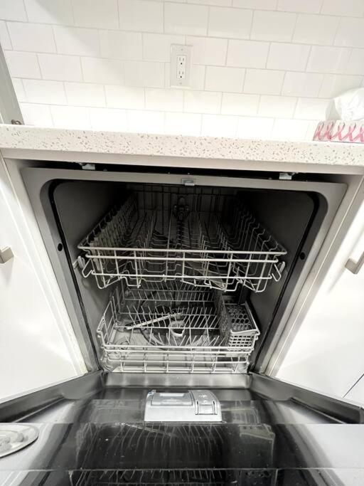 הוילה וויניפג Walking Distance To St Boniface, Easy Parking מראה חיצוני תמונה